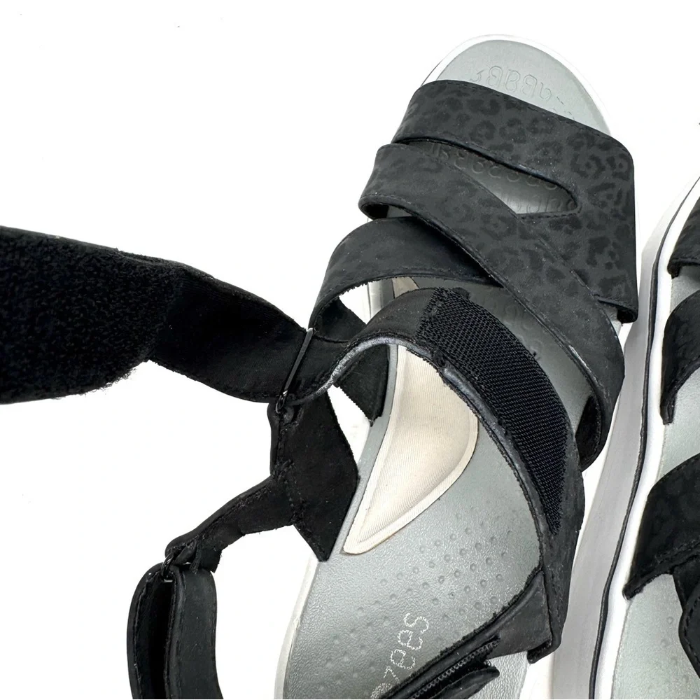 BZees traveler Comfort Sandal Black tonal animal print